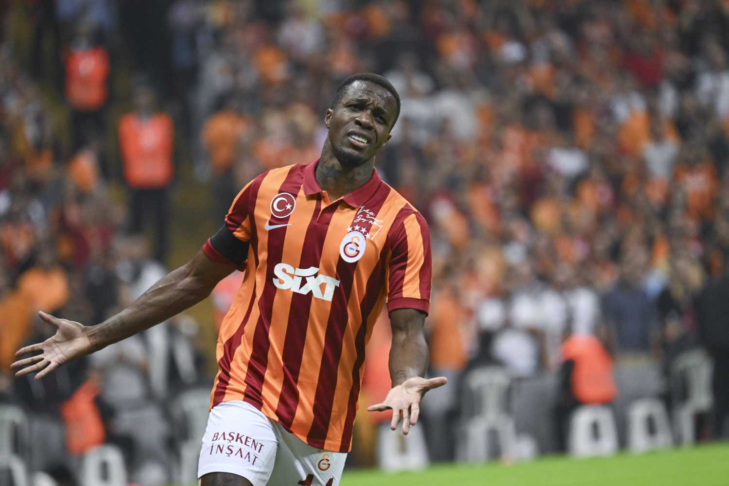 Galatasaray'da Zaha'nın Transfer Durumu ve Taraftarlarla İlgili Açıklamaları