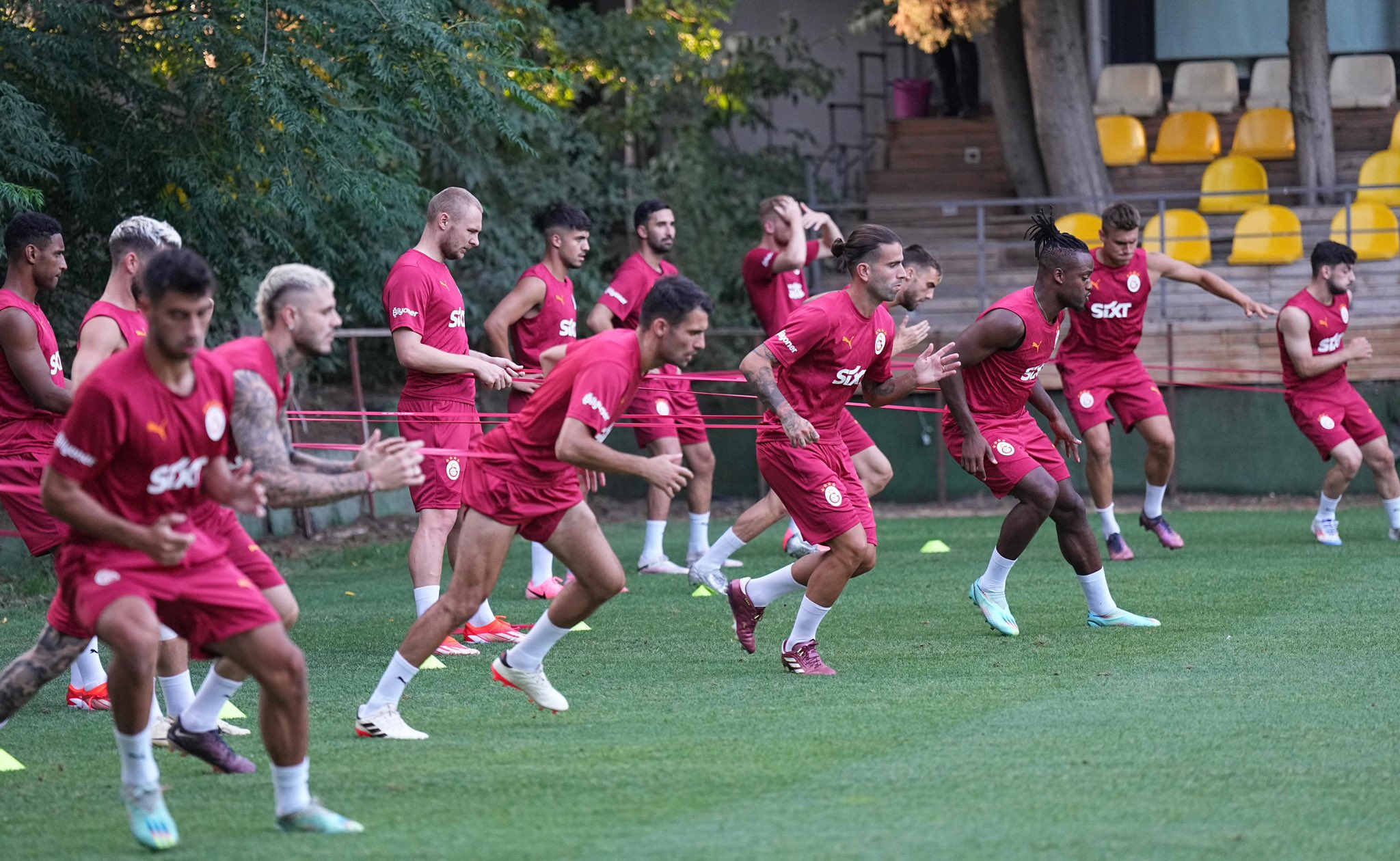 Galatasaray'ın Transfer Dönemindeki Gelişmeler ve Oyuncu Ayrılıklar