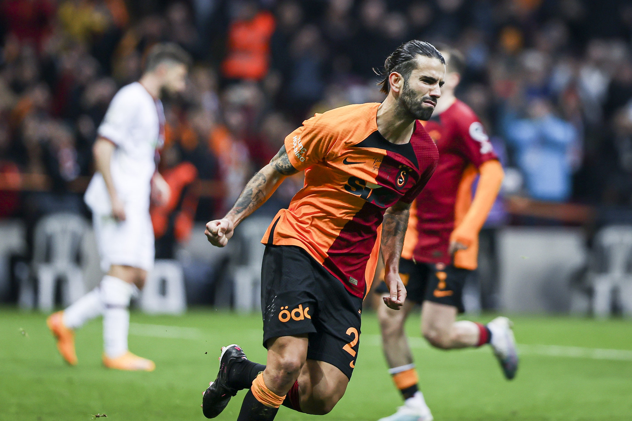 Sergio Oliveira'nın Galatasaray'daki Geleceği Belirsizliğini Koruyor