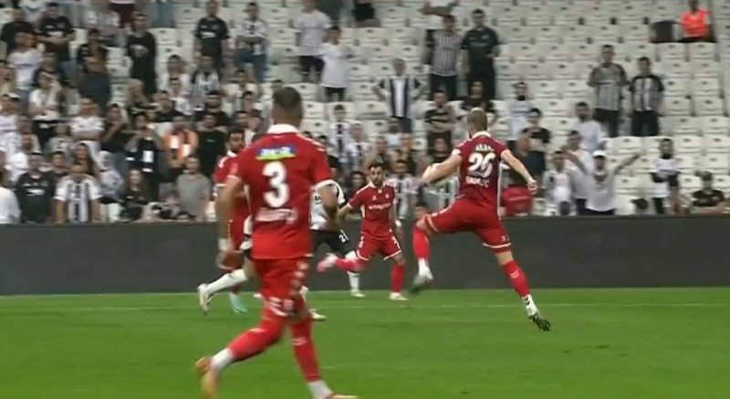 Beşiktaş - Sivasspor Maçı: VAR Kararı Gündem Oldu