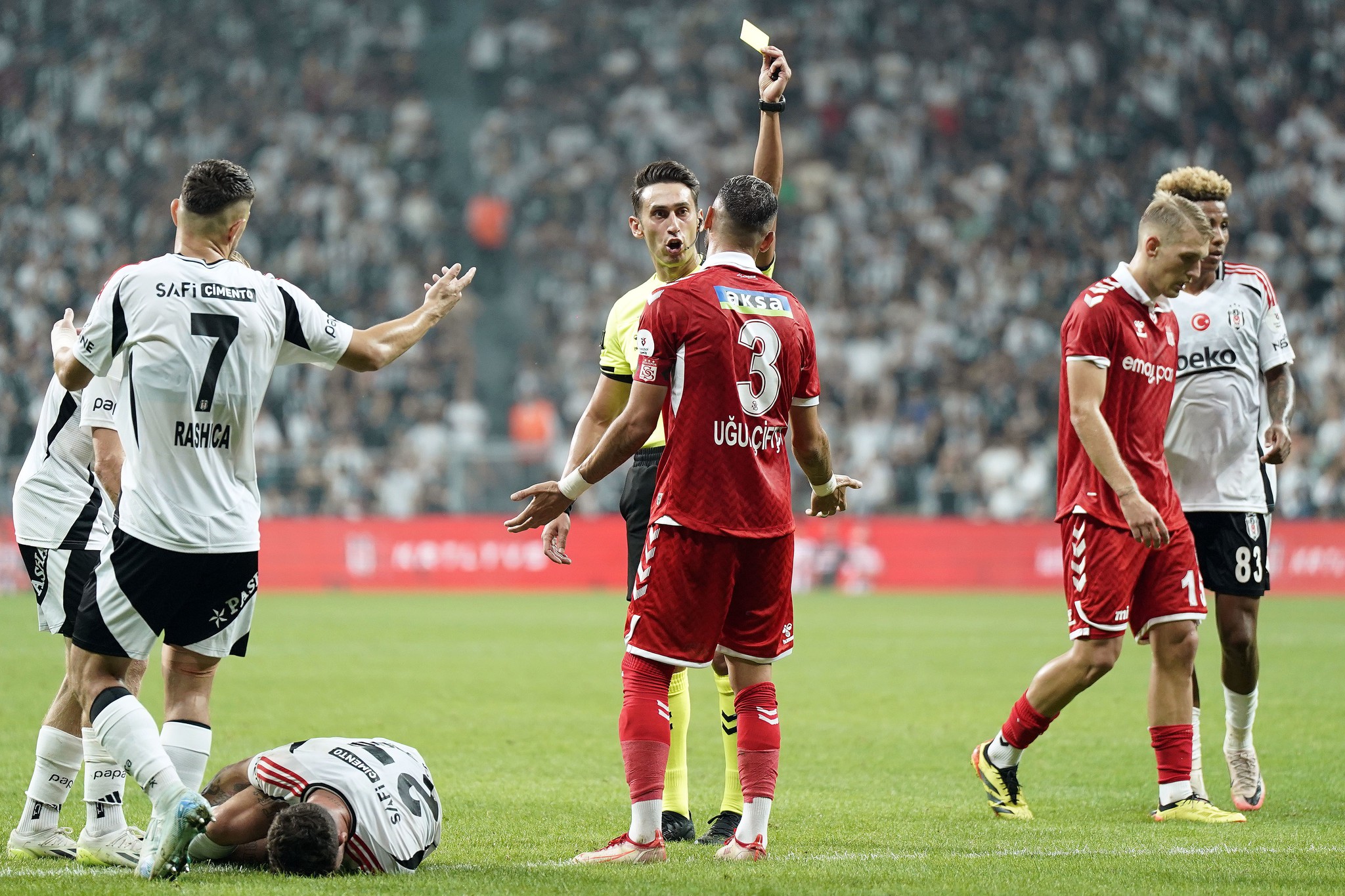 Beşiktaş, Sivasspor'u 2-0 Geçti: Maçın Analizi