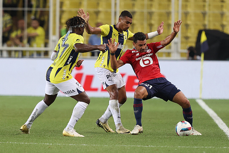 Fenerbahçe, Alanyaspor'u 3-0 Mağlup Ederek Liderliğini Sürdürdü