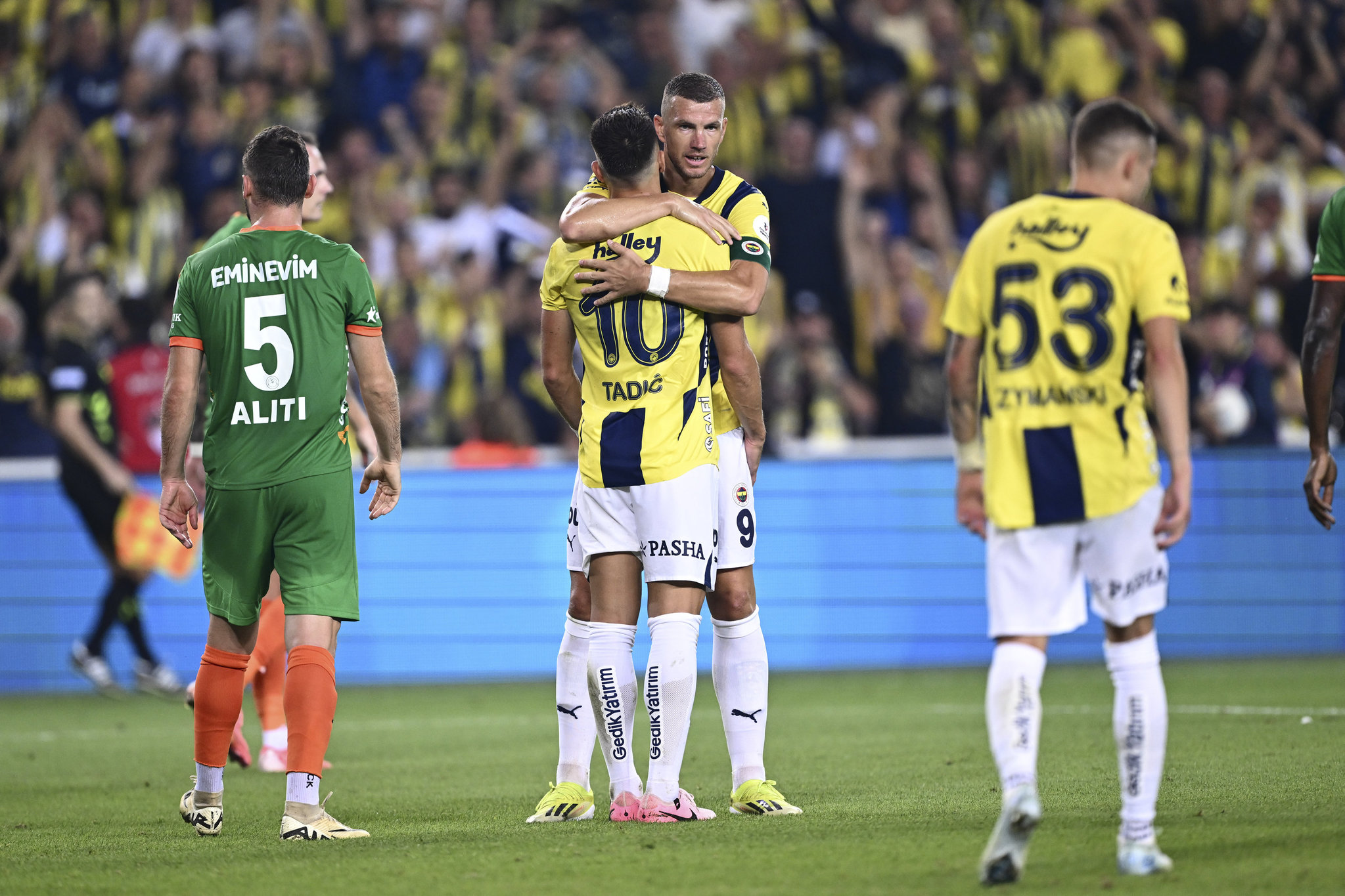 Fenerbahçe, Ansu Fati İçin Barcelona ile Görüşmelere Başladı