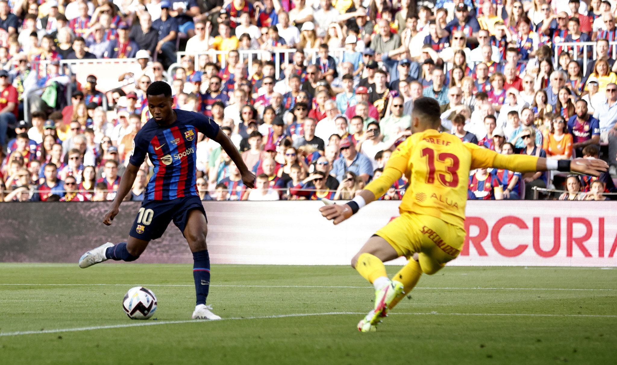 Fenerbahçe, Ansu Fati İçin Barcelona ile Görüşmelere Başladı