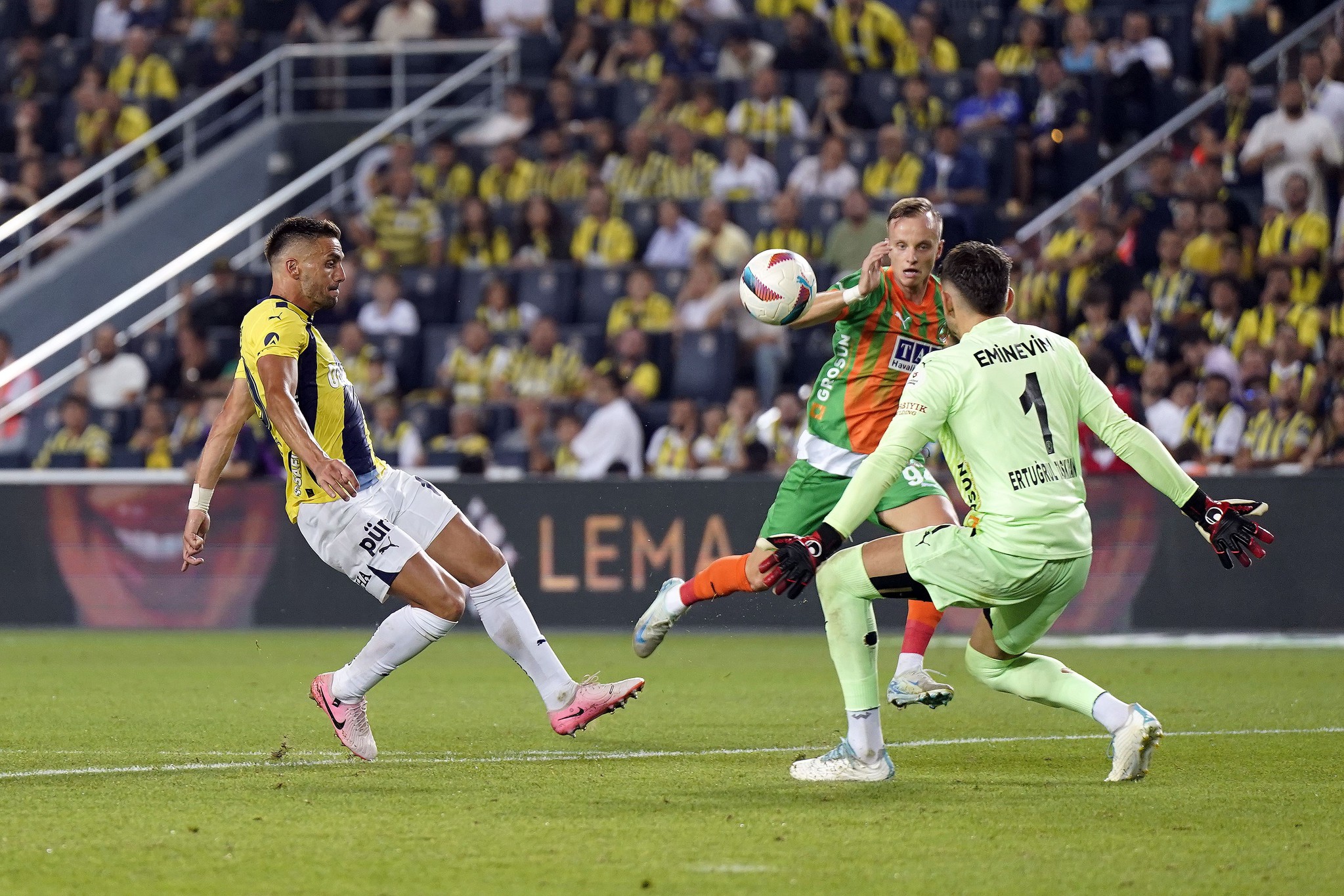 Fenerbahçe'de Transfer Gelişmeleri: Mario Lemina İddiası