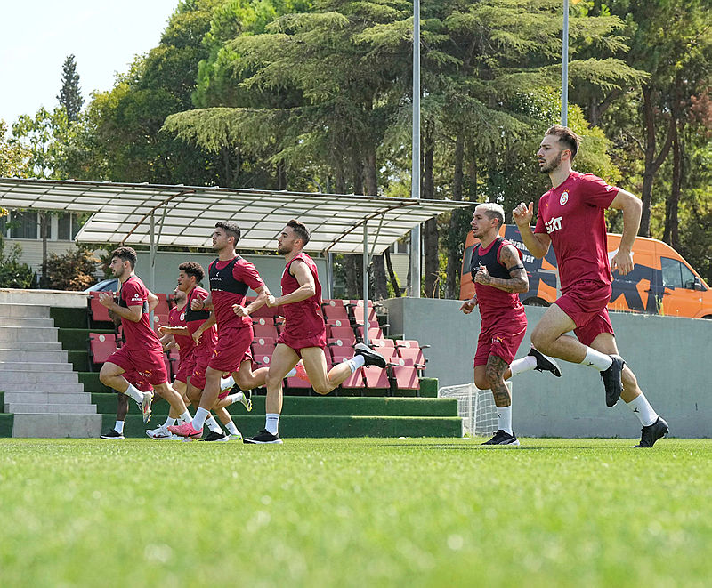 Galatasaray, Adana Demirspor'u 5-1 Geçti ve Osimhen'i Transfer Etti