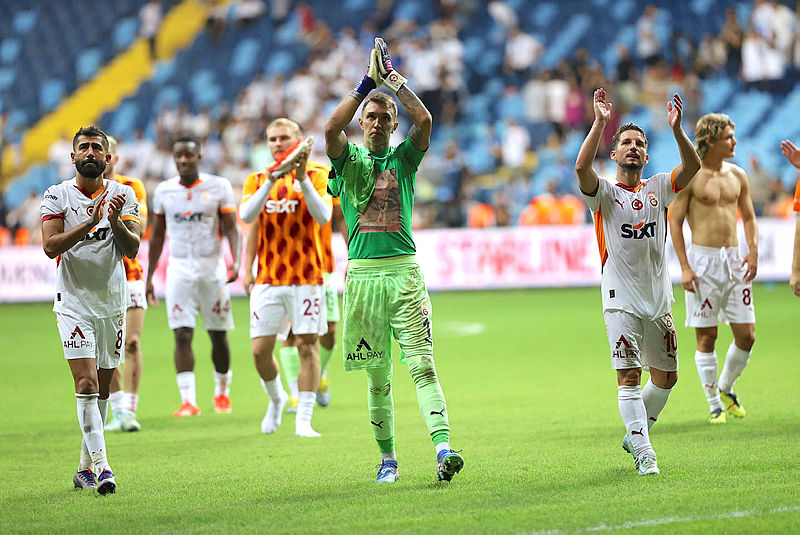 Galatasaray, Adana Demirspor'u 5-1 Mağlup Etti ve Osimhen Transferi İçin Görüşmelere Başladı