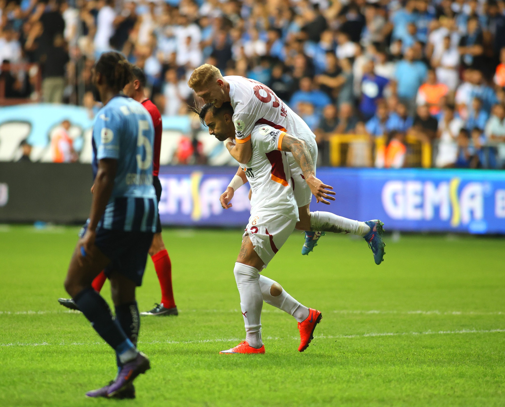 Galatasaray, Adana Demirspor'u 5-1 Yenerek Morale Kavuştu