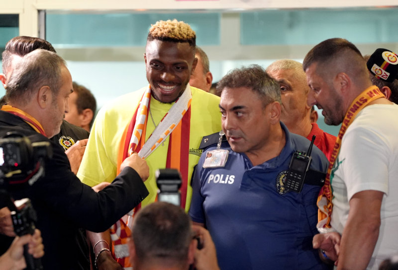 Galatasaray, Victor Osimhen'i Kiralık Olarak Transfer Etti