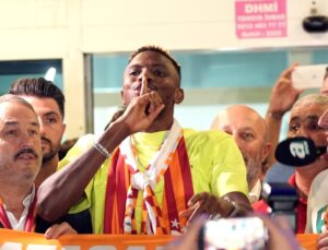 Galatasaray, Victor Osimhen’i Kiralık Olarak Transfer Etti