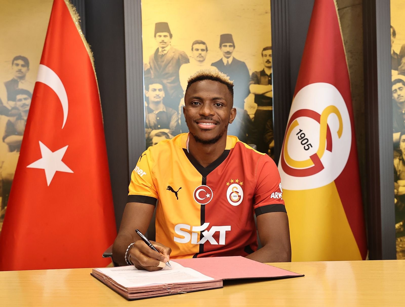 Galatasaray Victor Osimhen'i Transfer Etti