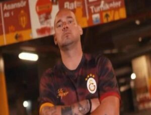 Galatasaray’dan Wesley Sneijder’e Özel Tişört Tanıtımı