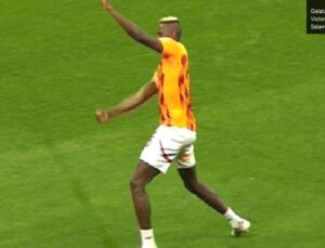 Galatasaray’ın Yeni Transferi Victor Osimhen, Taraftarları Selamladı