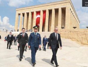 TFF Yönetimi Anıtkabir’i Ziyaret Etti