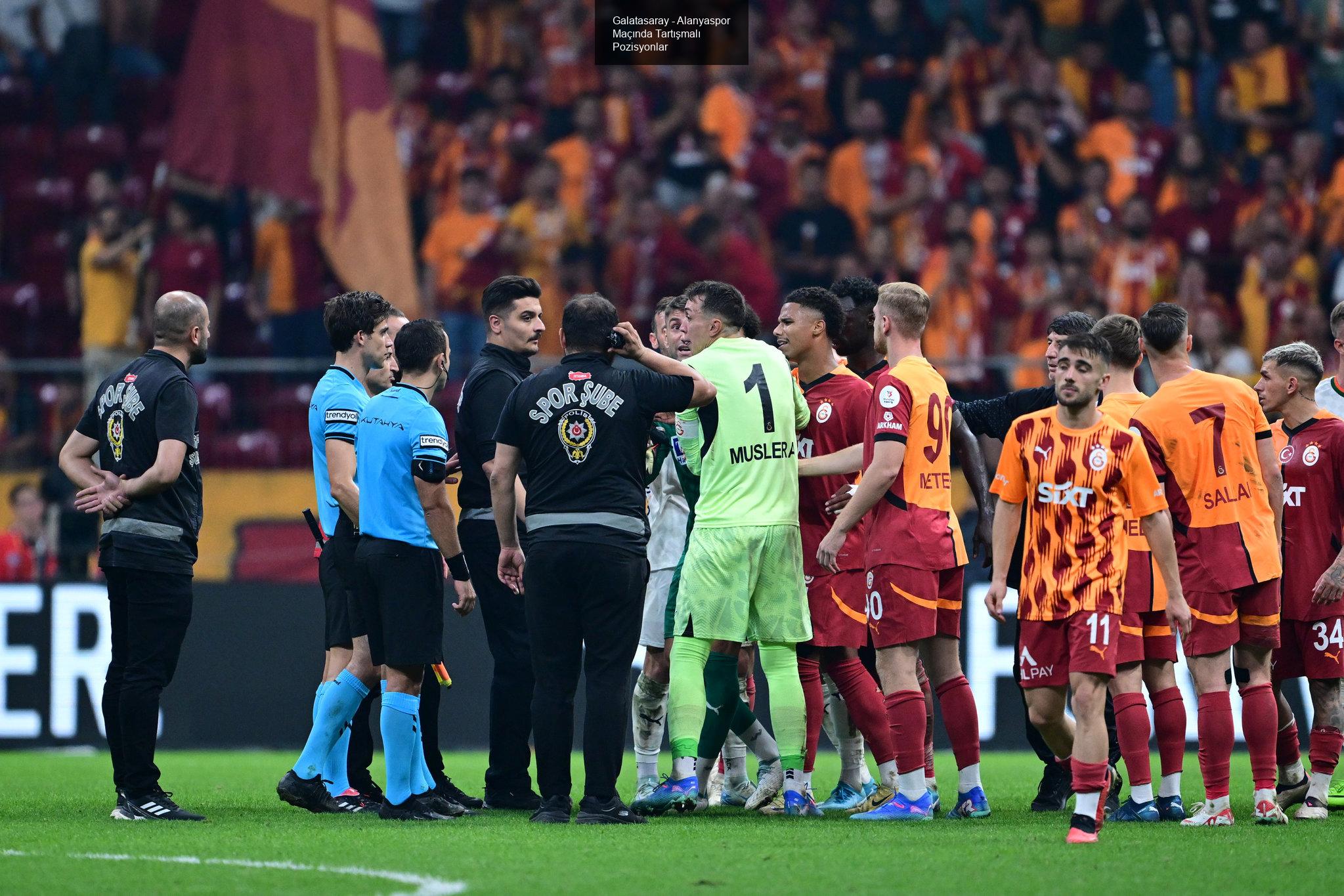 Galatasaray - Alanyaspor Maçında Tartışmalı Pozisyonlar