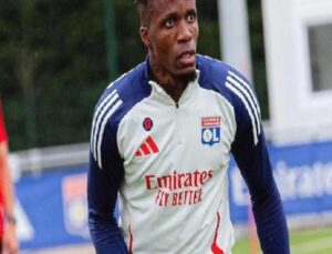 Wilfried Zaha’nın Lyon’daki Performansı ve Eleştiriler